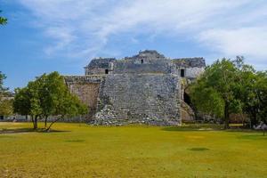 Anbetung Maya-Kirchen Ausgeklügelte Strukturen zur Anbetung des Gottes des Regens Chaac, Klosterkomplex, Chichen Itza, Yucatan, Mexiko, Maya-Zivilisation