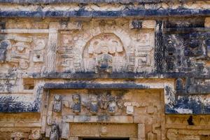 Anbetung Maya-Kirchen Ausgeklügelte Strukturen zur Anbetung des Gottes des Regens Chaac, Klosterkomplex, Chichen Itza, Yucatan, Mexiko, Maya-Zivilisation foto