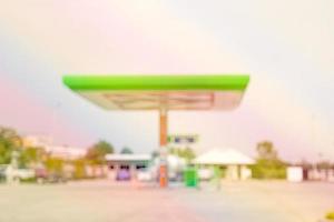 Tankstelle, unscharfer Hintergrund, Filtereffekt. foto
