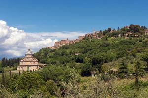 Montepulciano, Toskana, Italien - 17. Mai. Blick auf die Kirche San Biagio in der Nähe von Montepulciano, Toskana am 17. Mai 2013 foto