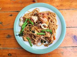 würzige Spaghetti Meeresfrüchte. thailändischer Stil. Lebensmittel. foto