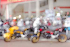 verschwommener Showroom-Motorradhintergrund foto