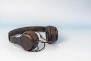 Kopfhörer hören Musiktechnologie auf Hintergrundkonzept. foto