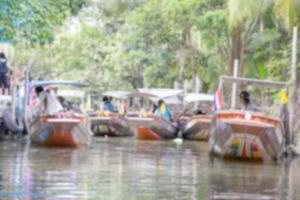 damnoen saduak schwimmender markt unscharfer hintergrund foto