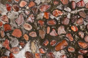 Die Anordnung von mit Zement gemischtem Kies, der für Pflasterkorridore im Garten verwendet wird, erweckt den Eindruck, zur Natur zurückzukehren, für einen Hintergrund mit einem Naturthema foto