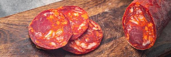 chorizo wurst gewürze fleisch frisch gericht gesunde mahlzeit essen snack diät auf dem tisch kopienraum essen hintergrund rustikal draufsicht