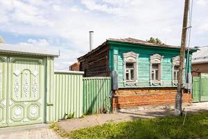 Typisches altes Holzhaus in der Altstadt von Kolomna foto