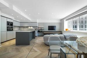 Moderne, voll möblierte High-End-Luxuswohnung in der Innenstadt von Montreal mit Dachterrasse, Swimmingpool und Fitnessstudio foto