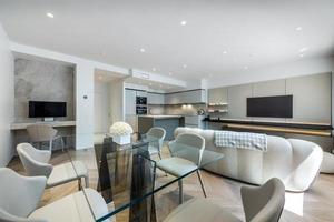 Moderne, voll möblierte High-End-Luxuswohnung in der Innenstadt von Montreal mit Dachterrasse, Swimmingpool und Fitnessstudio foto