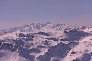 schöne Berglandschaft im Winter foto