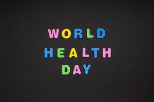 Weltgesundheitstag auf schwarzem Papier schreiben foto