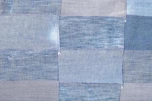 Patchwork aus alten blauen Jeansklappen foto