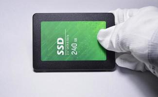 Nahaufnahme Foto von 2,5-SSD-Festplatte, leer auf weißem Hintergrund