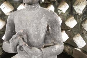 magelang, java, indonesien, 2017, stupa des borobudur steintempels indonesische buddhastatue foto