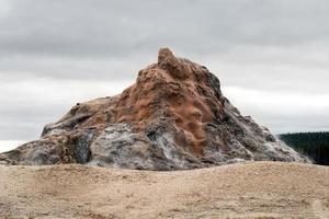 White Dome Geysir im Yellowstone National Park foto