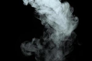 abstraktes Pulver oder Rauch isoliert auf schwarzem Hintergrund foto