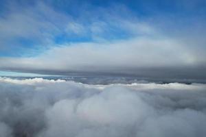 schönste Luftaufnahme von Wolken am Morgen foto