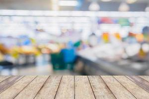 Supermarkt mit abstraktem, unscharfem Hintergrund foto