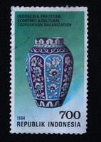 sidoarjo, jawa timur, indonesien, 2022 - philatelie, eine sammlung alter schulbriefmarken mit blumenvasenmotiven foto