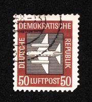 Sidoarjo, Jawa Timur, Indonesien, 2022 - Briefmarkensammlung Philatelie mit dem Thema einer Düsenflugzeugillustration foto