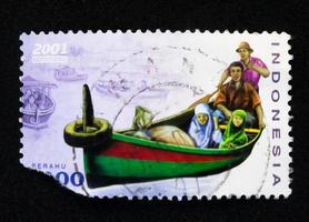 Sidoarjo, Jawa Timur, Indonesien, 2022 - Briefmarkensammlung Philatelie mit dem Thema der Abbildung eines passagierbefördernden Segelbootes foto