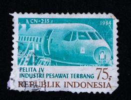 sidoarjo, jawa timur, indonesien, 2022 - philatelie, eine sammlung von briefmarken mit dem thema der flugzeugindustrie gambar foto