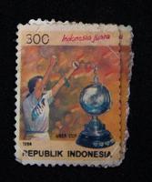 sidoarjo, jawa timur, indonesien, 2022 - briefmarkensammlung philatelie mit dem thema der übercup-trophäenillustration foto