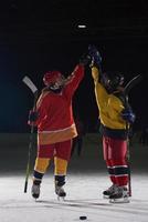 Teenager Mädchen Eishockeyspieler Porträt foto