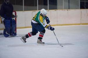 Eishockeyspieler in Aktion foto