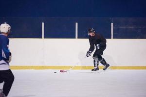 Eishockeyspieler in Aktion foto