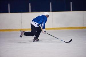 Eishockeyspieler in Aktion foto