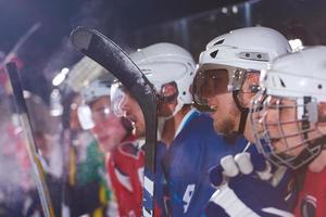 Eishockeyspieler auf der Bank foto