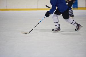 Eishockeyspieler in Aktion foto