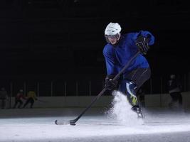 Eishockeyspieler in Aktion foto