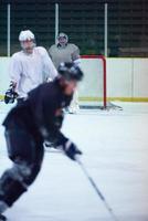 Eishockeyspieler in Aktion foto