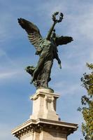 Statue von der Brücke Vittorio Emanuele II, Rom, Italien foto