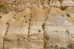 zerklüfteter Sandsteinhügel foto