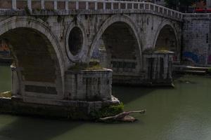 Blick auf die Brücke von Rom foto