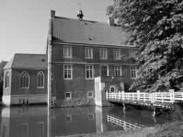 Altes Schloss im deutschen Münsterland foto