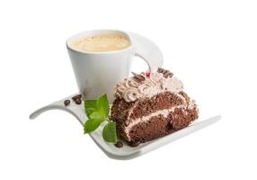 Kaffee mit Kuchen auf weißem Hintergrund foto