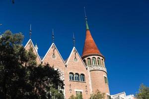 barcelona, spanien, 2022 - modernistisches haus wie ein schloss in der stadt barcelona foto