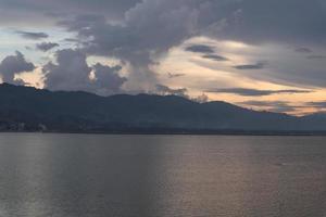 schöner See am Nachmittag foto