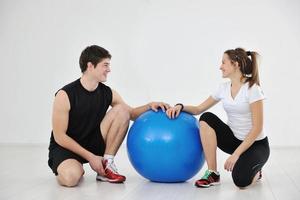 Jugendgruppe im Fitnessclub foto