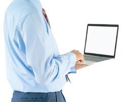 Geschäftsmann hält einen Laptop mit Beschneidungspfad foto