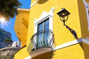malerische ausblicke auf positano italienische farbenfrohe architektur und landschaften an der amalfiküste in italien foto