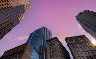 usa, malerische stadt skyline und wolkenkratzer im finanzviertel von boston im stadtzentrum foto