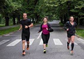 Läuferteam beim morgendlichen Training foto