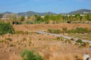 Hochwasserbrücke über den Fluss Llobregat für Sportler foto