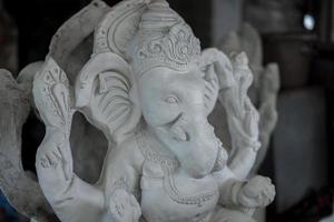 glückliches ganesh chaturthi festival, lord ganesha statue foto