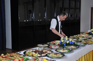 Blick auf das Essen vom Buffet foto